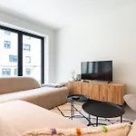 Central Situated Brand New Apartment For 5