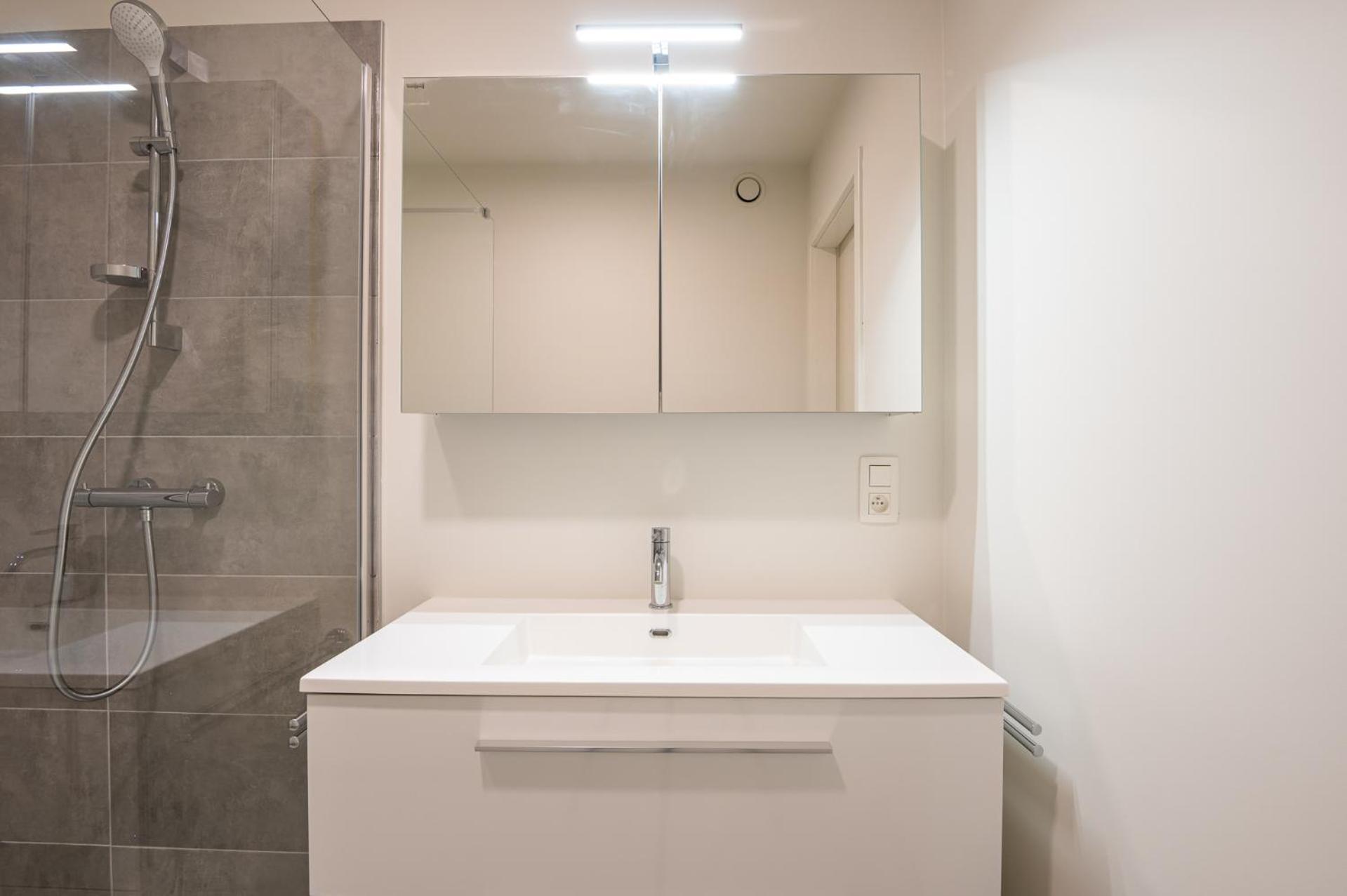 Situated Brand New For 5 Appartement *