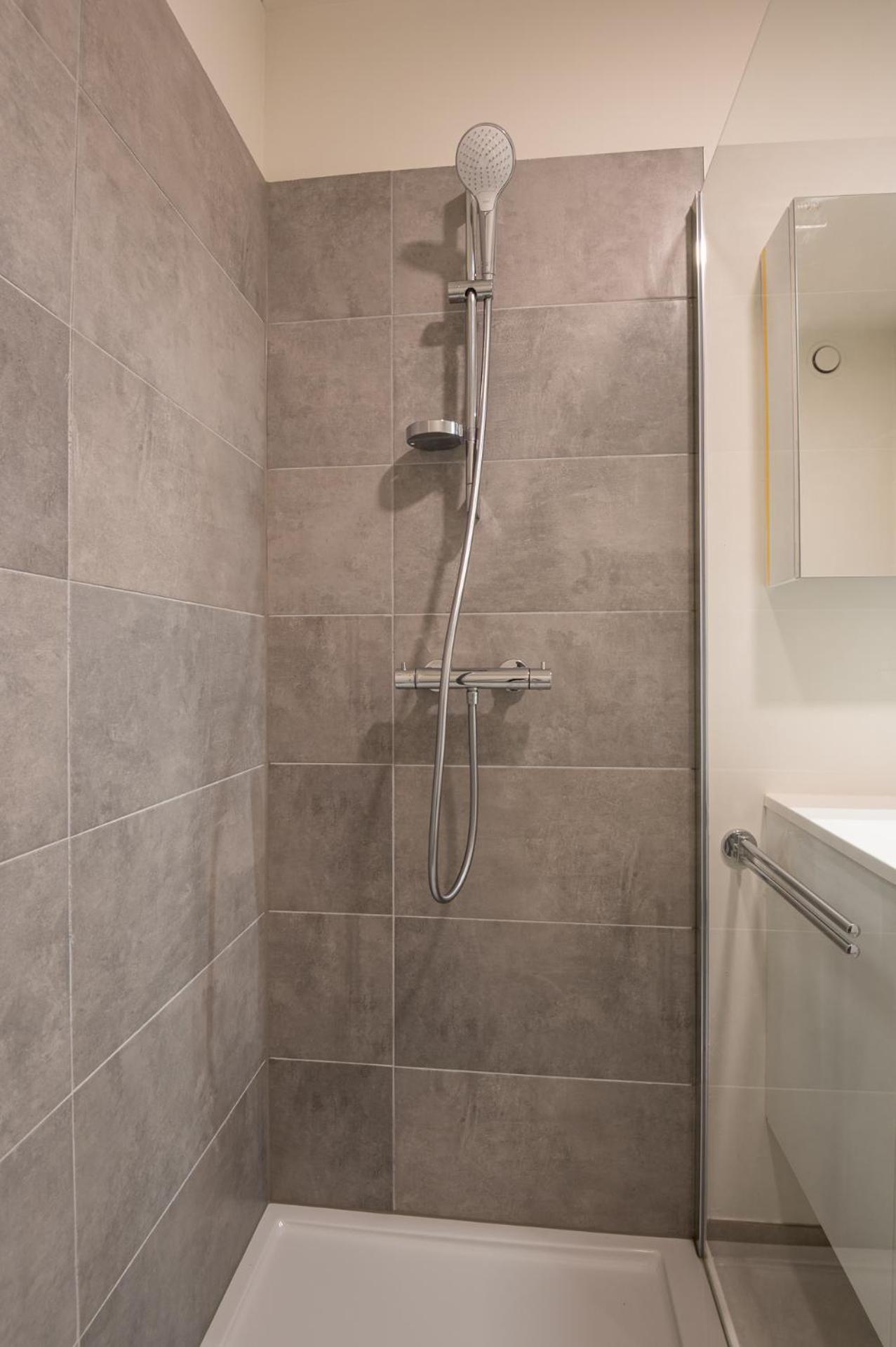 Appartement Situated Brand New For 5 *